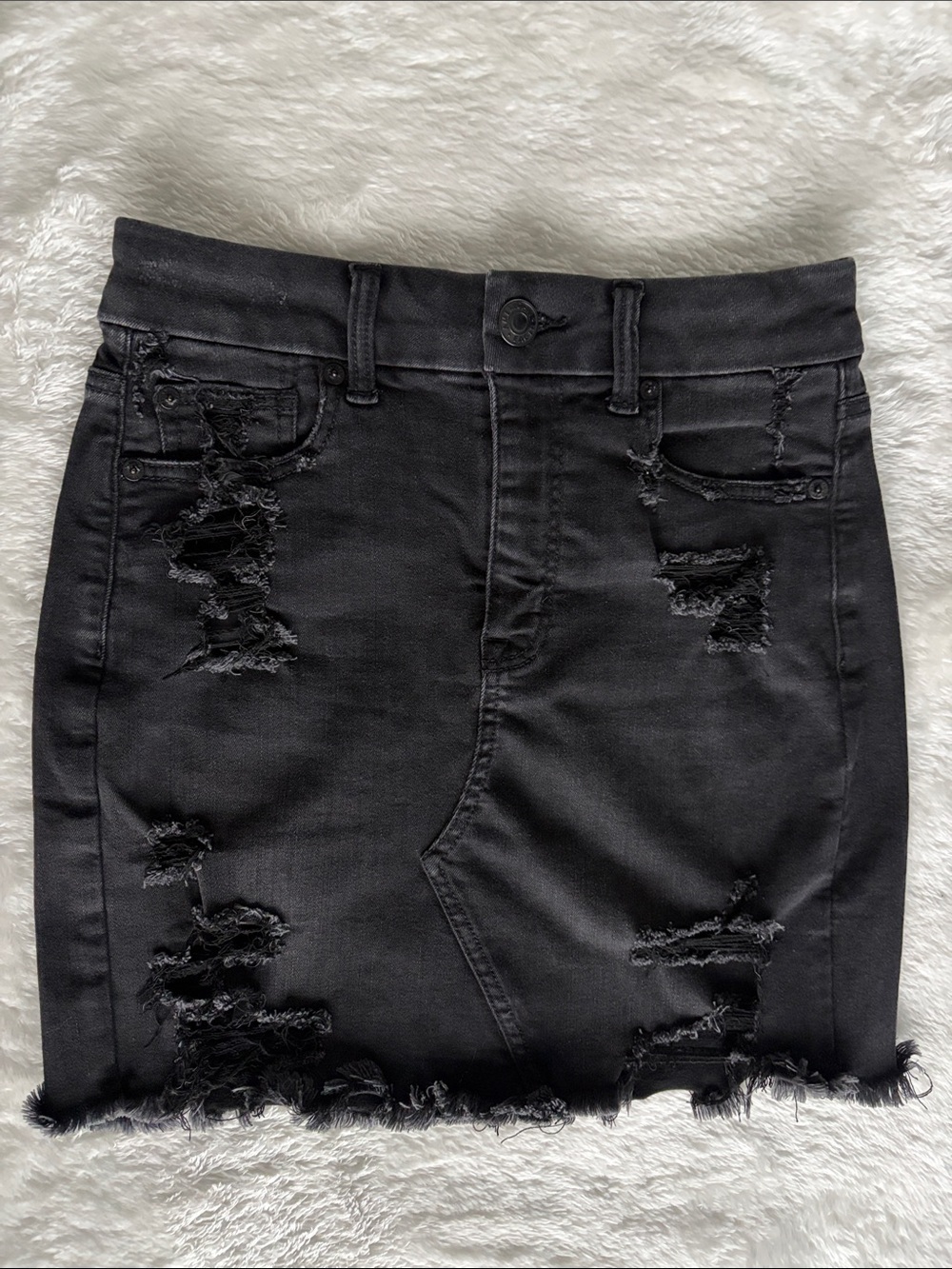American Eagle Outfitters Black Distressed Curvy Hi-Rise Mini Skirt | Size 2